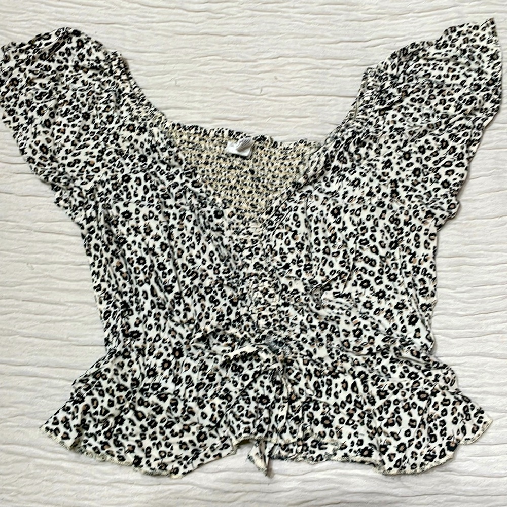 Shoulder ruffle crop top